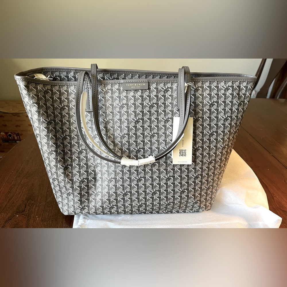 STUNNING NWT Tory Burch silver/grey tote